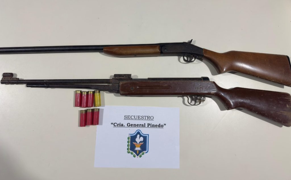 Detuvieron a un hombre por mantener encerradas y amenazar con un arma a su esposa e hija Detuvieron a un hombre por mantener encerradas y amenazar con un arma a su esposa e hija