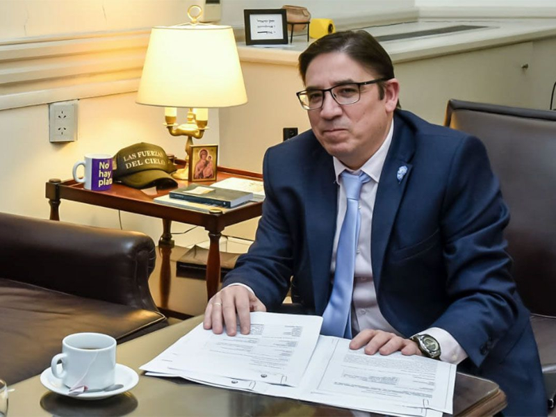 Denuncian al Subsecretario de Políticas Universitarias por “falsificar información” sobre su cargo en la UBA Denuncian al Subsecretario de Políticas Universitarias por “falsificar información” sobre su cargo en la UBA