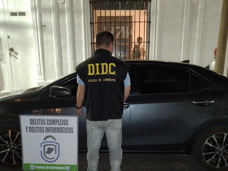 Incautaron en Corrientes un auto con pedido de captura en el Chaco Incautaron en Corrientes un auto con pedido de captura en el Chaco