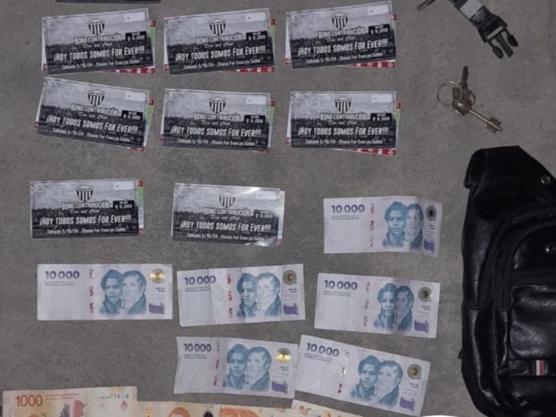 Vendía entradas falsas para el partido de For Ever y Colón: lo detuvieron Vendía entradas falsas para el partido de For Ever y Colón: lo detuvieron