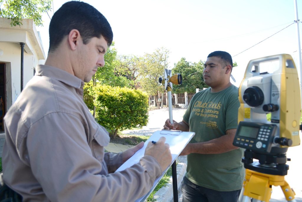 La municipalidad de Resistencia continúa realizando mensuras solicitadas por vecinos