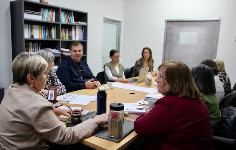 Con múltiples propuestas en torno a la lectura, el Ministerio de Educación dirá presente en la Feria Iberoamericana del Libro Con múltiples propuestas en torno a la lectura, el Ministerio de Educación dirá presente en la Feria Iberoamericana del Libro