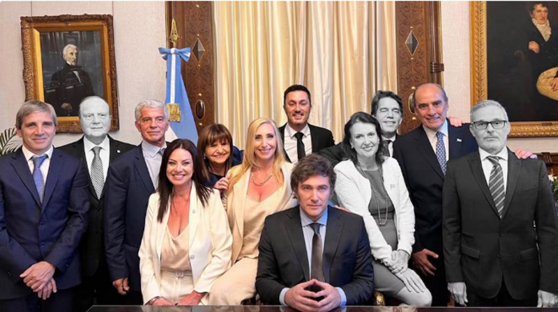 Uno por uno, todos los ministros y funcionarios de jerarquía que Javier Milei echó del Gobierno Uno por uno, todos los ministros y funcionarios de jerarquía que Javier Milei echó del Gobierno