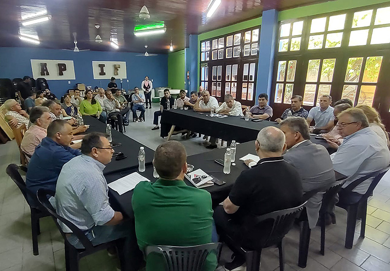 Zimmermann se reunió con productores forestales para avanzar en esquema de trabajo conjunto Zimmermann se reunió con productores forestales para avanzar en esquema de trabajo conjunto