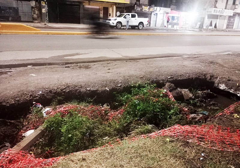 Descomunal bache en la Av. Castelli hace meses que preocupa a los vecinos Descomunal bache en la Av. Castelli hace meses que preocupa a los vecinos