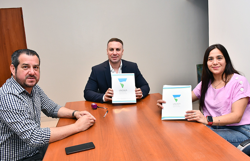 UNCAus firmó convenios con intendentes de Las Garcitas, Tres Isletas y J.J. Castelli para formación académica UNCAus firmó convenios con intendentes de Las Garcitas, Tres Isletas y J.J. Castelli para formación académica