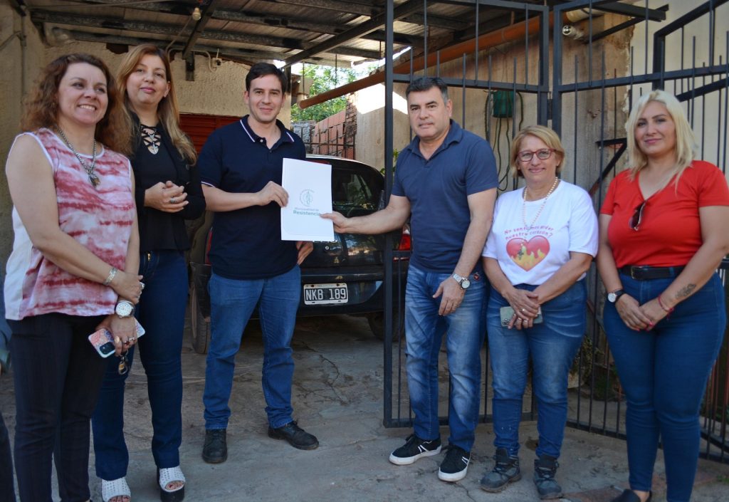 Nueva entrega de títulos de propiedad; ahora, en Villa Río Negro