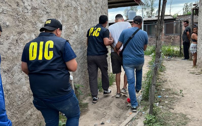 Atraparon a un joven acusado de apuñalar a un hombre en el barrio Güiraldes Atraparon a un joven acusado de apuñalar a un hombre en el barrio Güiraldes
