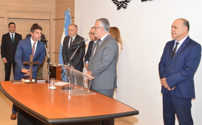 Enrique Santos juró como fiscal penal especial de Derechos Humanos de Resistencia Enrique Santos juró como fiscal penal especial de Derechos Humanos de Resistencia