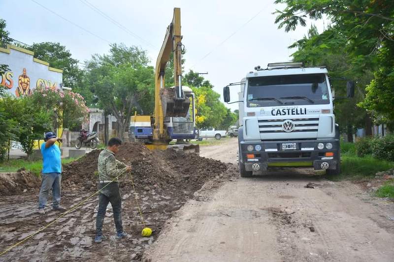 Castelli: el Municipio inició la obra de pavimentación de una cuadra de calle Mitre Castelli: el Municipio inició la obra de pavimentación de una cuadra de calle Mitre