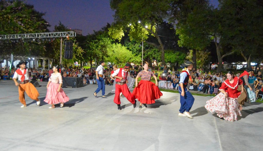 Dia de la Tradición: invitan al Gran Pericón, este domingo en Paraguay y Vélez Sársfield