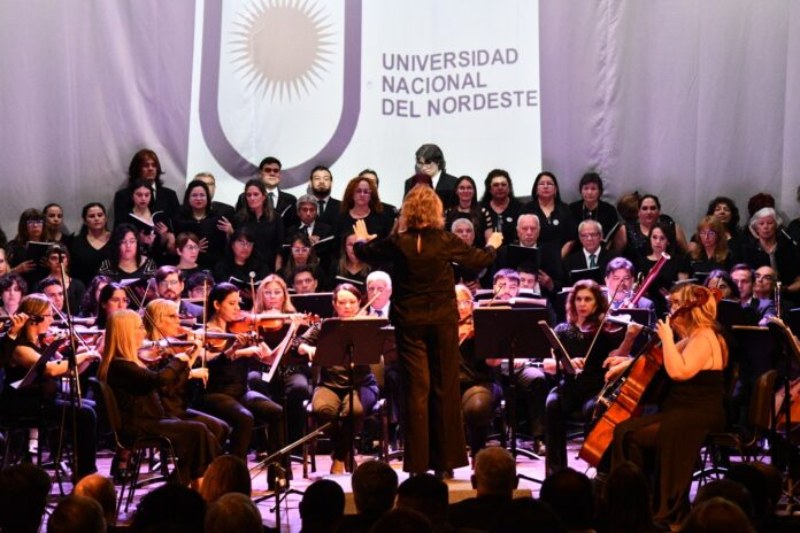 La música sinfónica engalanó el inicio de los festejos por los 68 años de la UNNE La música sinfónica engalanó el inicio de los festejos por los 68 años de la UNNE