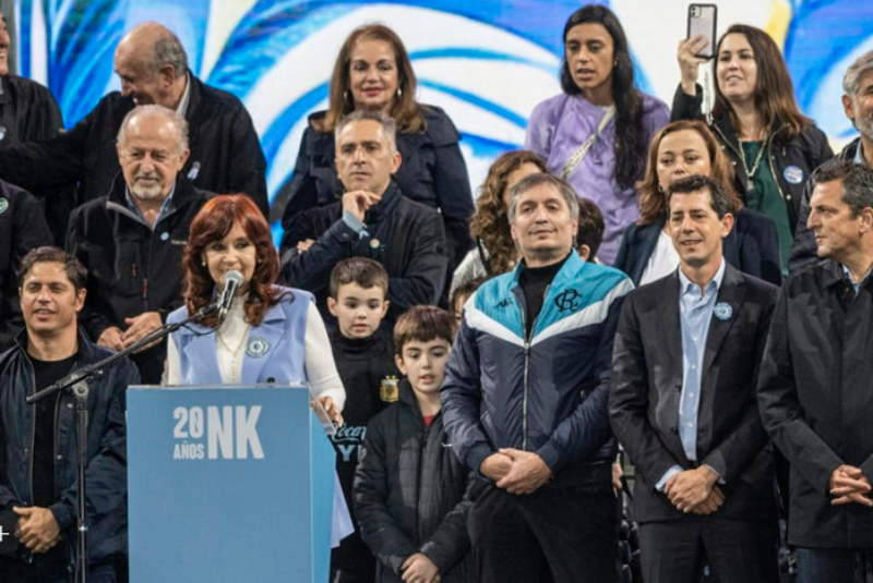 Máximo Kirchner convocó a CFK, a Kicillof y a Massa al Consejo del PJ bonaerense Máximo Kirchner convocó a CFK, a Kicillof y a Massa al Consejo del PJ bonaerense