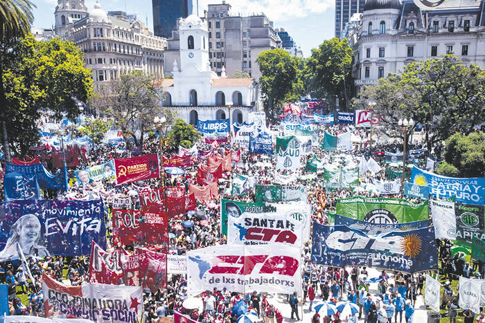 Masiva marcha en la calle contra Javier Milei: “Hay otra Argentina posible” Masiva marcha en la calle contra Javier Milei: “Hay otra Argentina posible”
