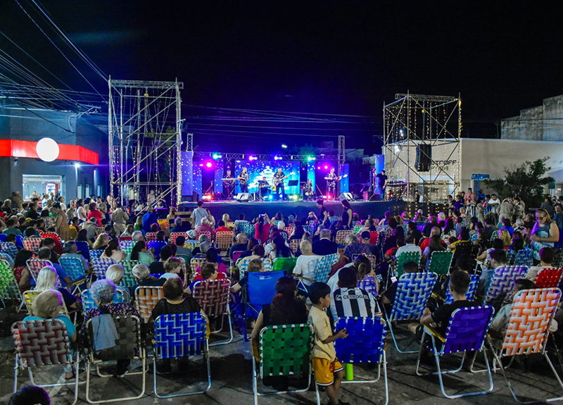 Las familias acompañaron el Festival Navideño organizado por la Diócesis San Roque y el municipio Las familias acompañaron el Festival Navideño organizado por la Diócesis San Roque y el municipio