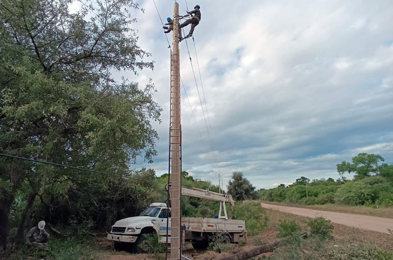 SECHEEP mejora la red eléctrica en El Sauzalito y suma infraestructura en Fuerte Esperanza SECHEEP mejora la red eléctrica en El Sauzalito y suma infraestructura en Fuerte Esperanza