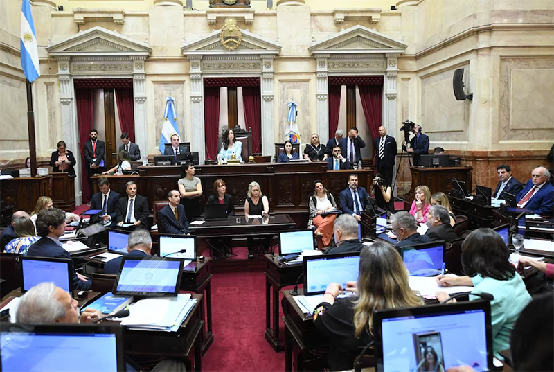 El Senado se planta impulsado por gobernadores: la oposición daría un duro golpe político a Javier Milei El Senado se planta impulsado por gobernadores: la oposición daría un duro golpe político a Javier Milei