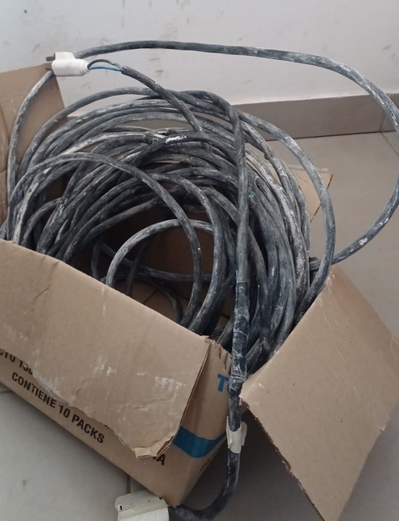 Intentó llevarse un cable de la obra del hospital Pediátrico, pero lo descubrieron antes
