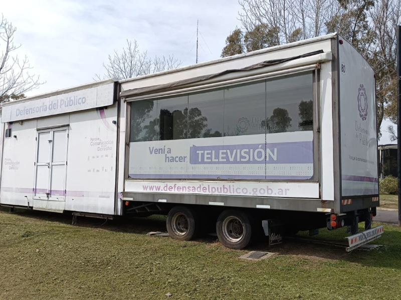 Sturzenegger festejó el despido de más de 100 empleados de la Defensoría del Público creada por la ley de Medios Sturzenegger festejó el despido de más de 100 empleados de la Defensoría del Público creada por la ley de Medios