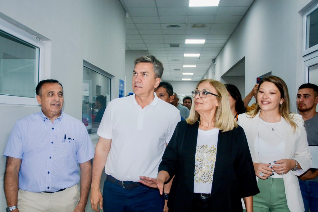 Hospital de Gancedo: Zdero entregó equipamientos para la sala de rayos y puso en funcionamiento el laboratorio