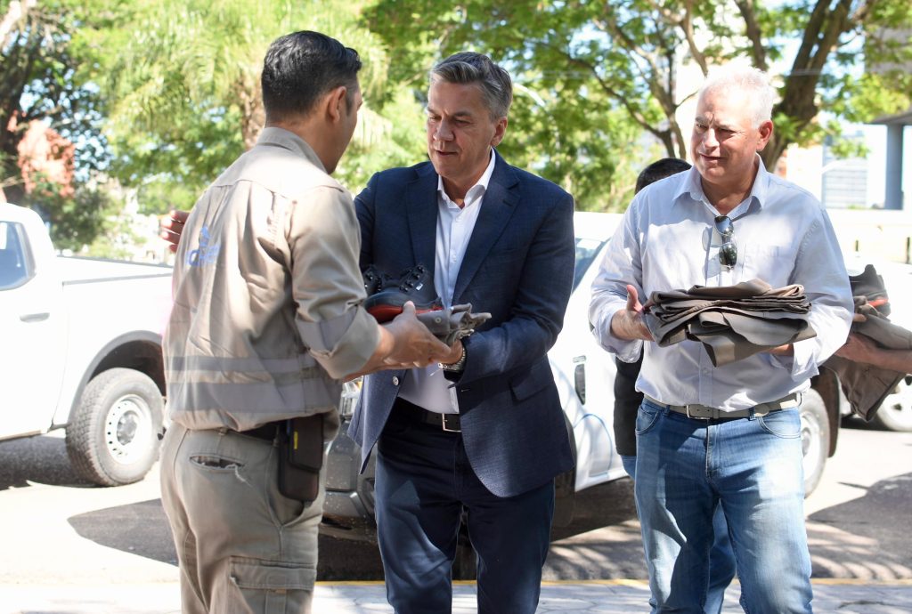 Impulso al sector eléctrico: Zdero entregó camionetas para reforzar las tareas operativas de Secheep