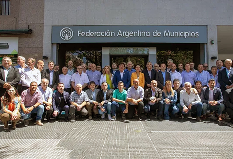 Duro planteo de la Federación Argentina de Municipios contra Caputo y Milei por el plan motosierra Duro planteo de la Federación Argentina de Municipios contra Caputo y Milei por el plan motosierra