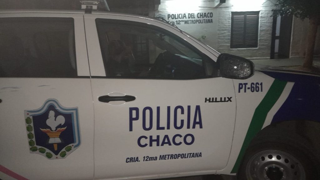 Se tornó violento en la casa de su expareja y atacó a machetazos a la Policía
