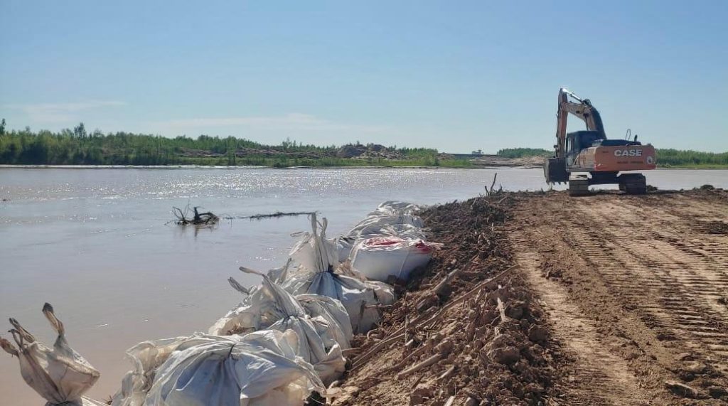El gobierno trabaja para reencauzar el escurrimiento del Río Bermejo y evitar erosión de la costa chaqueña