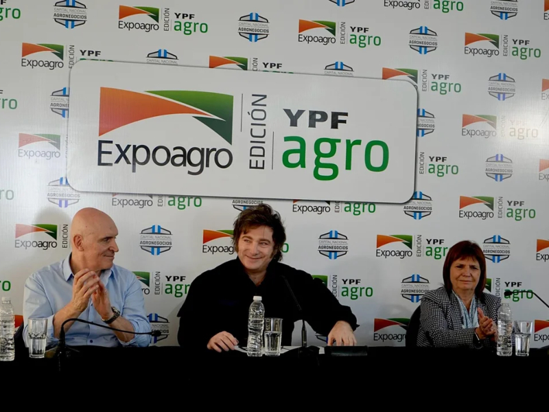 Milei avaló la represión: “Los buenos son los azules y los hijos de puta son los que tienen trapos en la cara” Milei avaló la represión: “Los buenos son los azules y los hijos de puta son los que tienen trapos en la cara”