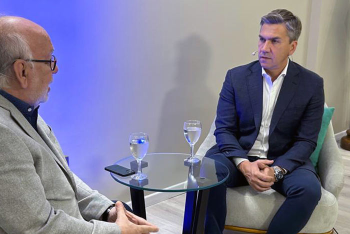 Leandro Zdero: “Quiero abrazar un futuro mejor para los chaqueños, voy a trabajar y la historia juzgará” Leandro Zdero: “Quiero abrazar un futuro mejor para los chaqueños, voy a trabajar y la historia juzgará”