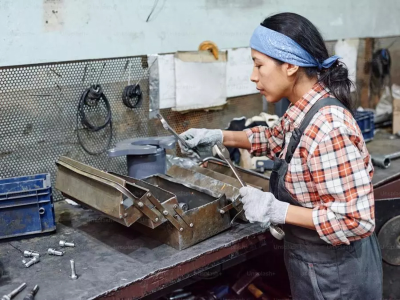 Desigualdad en aumento: la informalidad laboral femenina alcanza el 38,7% en 2024 y sube más que entre los varones Desigualdad en aumento: la informalidad laboral femenina alcanza el 38,7% en 2024 y sube más que entre los varones