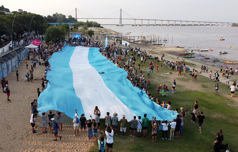 La travesía náutica en defensa del Paraná, llegó a Rosario al cabo de 22 días y 1.200 kilómetros La travesía náutica en defensa del Paraná, llegó a Rosario al cabo de 22 días y 1.200 kilómetros