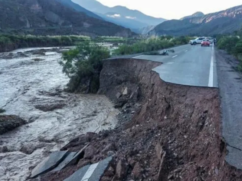 Tormentas provocaron destrozos en rutas del norte y las provincias piden fondos a Nación Tormentas provocaron destrozos en rutas del norte y las provincias piden fondos a Nación