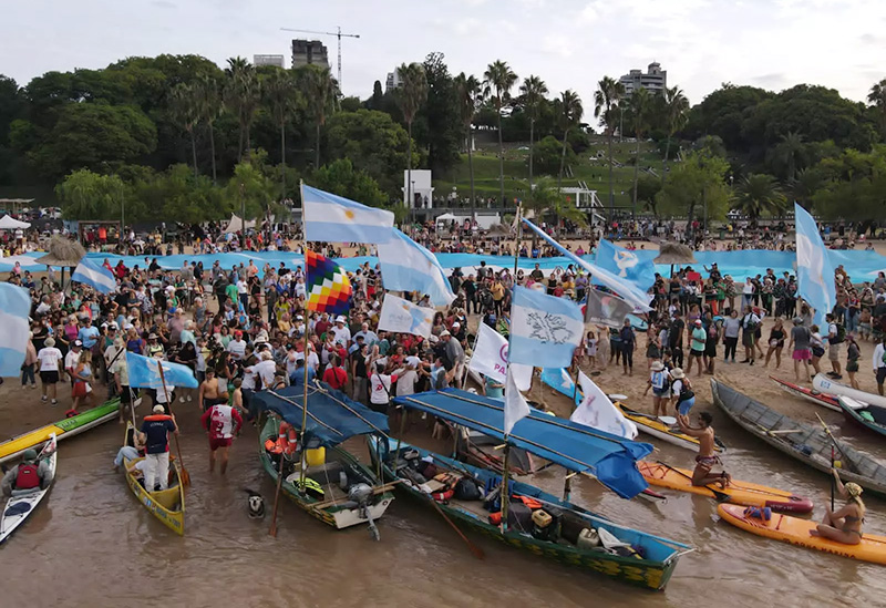 La travesía a remo en defensa del río Paraná llega este sábado a destino después de 20 días La travesía a remo en defensa del río Paraná llega este sábado a destino después de 20 días