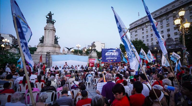 Con presencia gremial, opositores realizaron un acto para pedir un juicio político a Javier Milei Con presencia gremial, opositores realizaron un acto para pedir un juicio político a Javier Milei