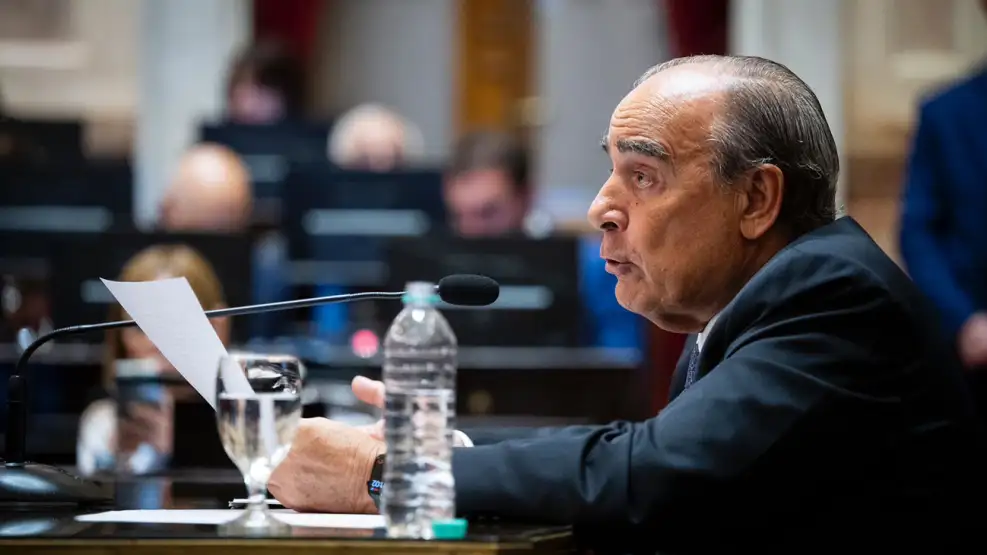 El Gobierno premiará a sus funcionarios con los sueldos de los trabajadores despedidos: el reclamo de ATE El Gobierno premiará a sus funcionarios con los sueldos de los trabajadores despedidos: el reclamo de ATE