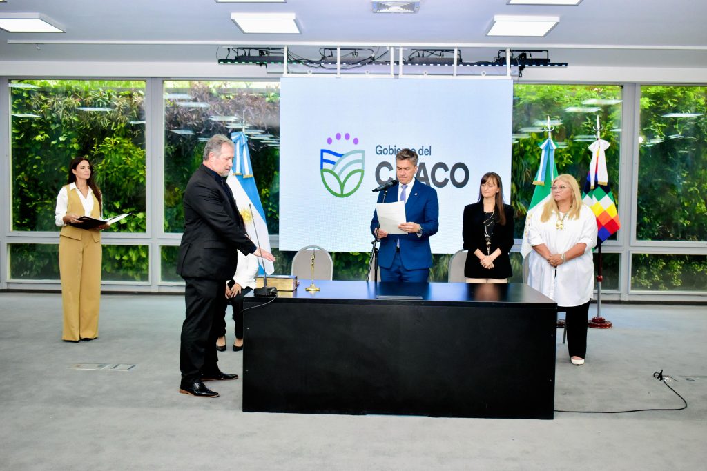 El gobernador tomó juramento a Sergio Lencovich, flamante Defensor del Pueblo del Chaco El gobernador tomó juramento a Sergio Lencovich, flamante Defensor del Pueblo del Chaco