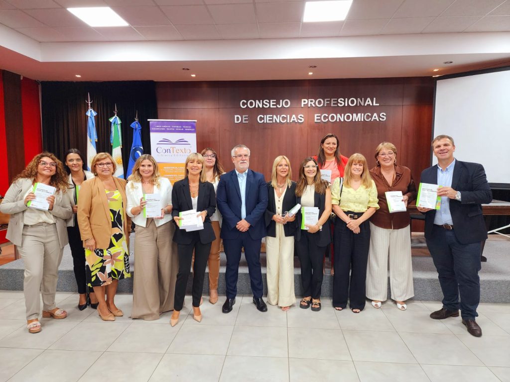 Valle y Del Río asistieron a presentación de libro sobre procesos de familias y niñeces