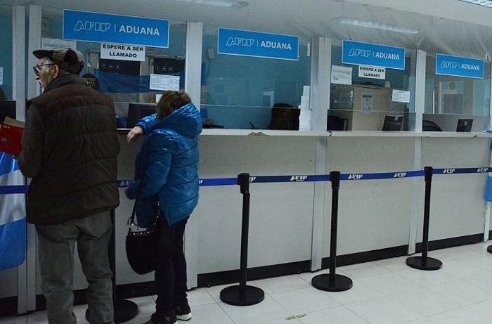 Trabajadores de la Aduana paran 48 horas este martes y miércoles por reclamos salariales Trabajadores de la Aduana paran 48 horas este martes y miércoles por reclamos salariales