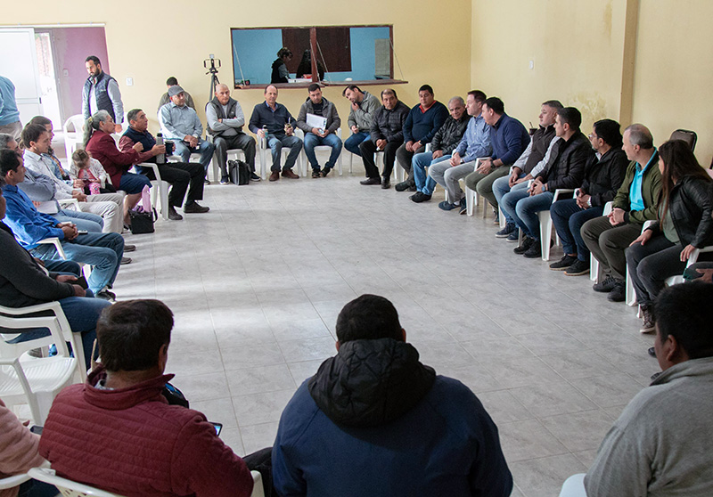 Los candidatos a diputados Julio Ferro y Jorge Gómez, junto a Resico, llevaron la propuesta de orden y cambio a Miraflores Los candidatos a diputados Julio Ferro y Jorge Gómez, junto a Resico, llevaron la propuesta de orden y cambio a Miraflores