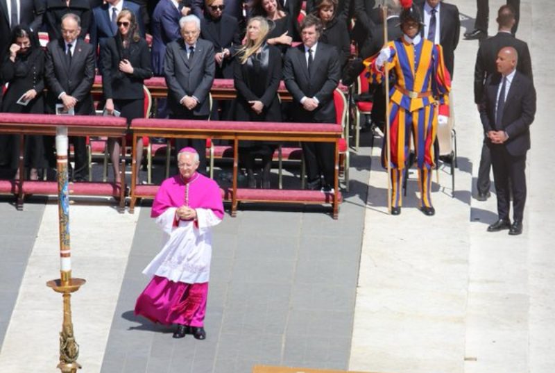Funeral del Papa Francisco: Milei encabezó con Giorgia Meloni el palco de los mandatarios Funeral del Papa Francisco: Milei encabezó con Giorgia Meloni el palco de los mandatarios