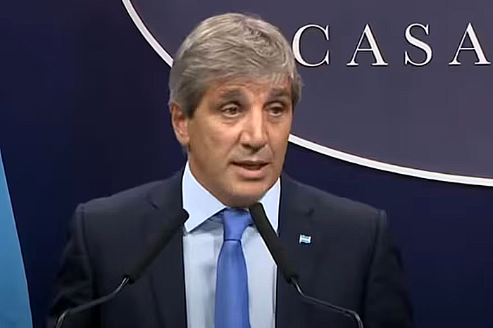 Coloquio de IDEA: Caputo prometió ante empresarios despidos baratos y eliminación de impuestos Coloquio de IDEA: Caputo prometió ante empresarios despidos baratos y eliminación de impuestos