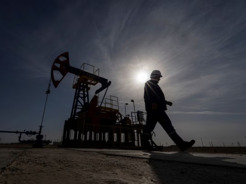 El precio del petróleo cae 7% por los temores a una caída de la actividad económica global El precio del petróleo cae 7% por los temores a una caída de la actividad económica global