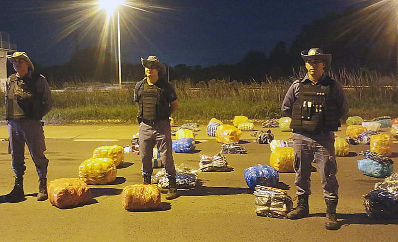 Efectivos rurales incautan en la Ruta 16 mercadería de contrabando valuada en millones Efectivos rurales incautan en la Ruta 16 mercadería de contrabando valuada en millones