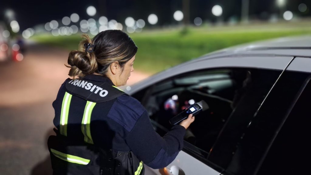 Conducía en zigzag, tenía 2,44 de alcohol en sangre y un pedido de captura Conducía en zigzag, tenía 2,44 de alcohol en sangre y un pedido de captura