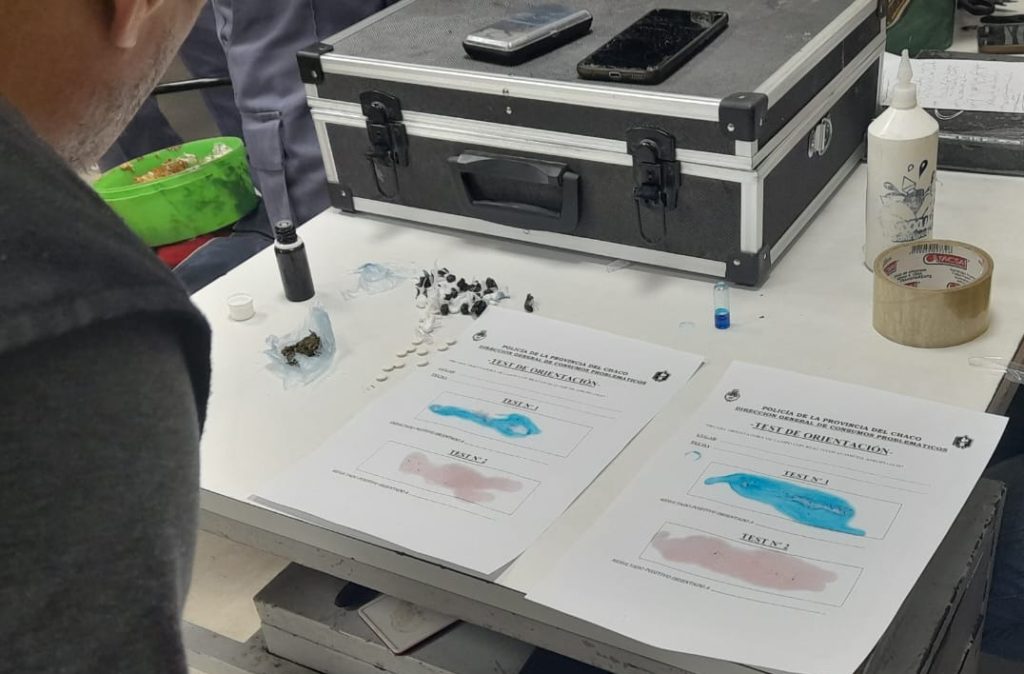 Terminó tras las rejas al intentar pasar 22 bochitas y pastillas a un detenido Terminó tras las rejas al intentar pasar 22 bochitas y pastillas a un detenido