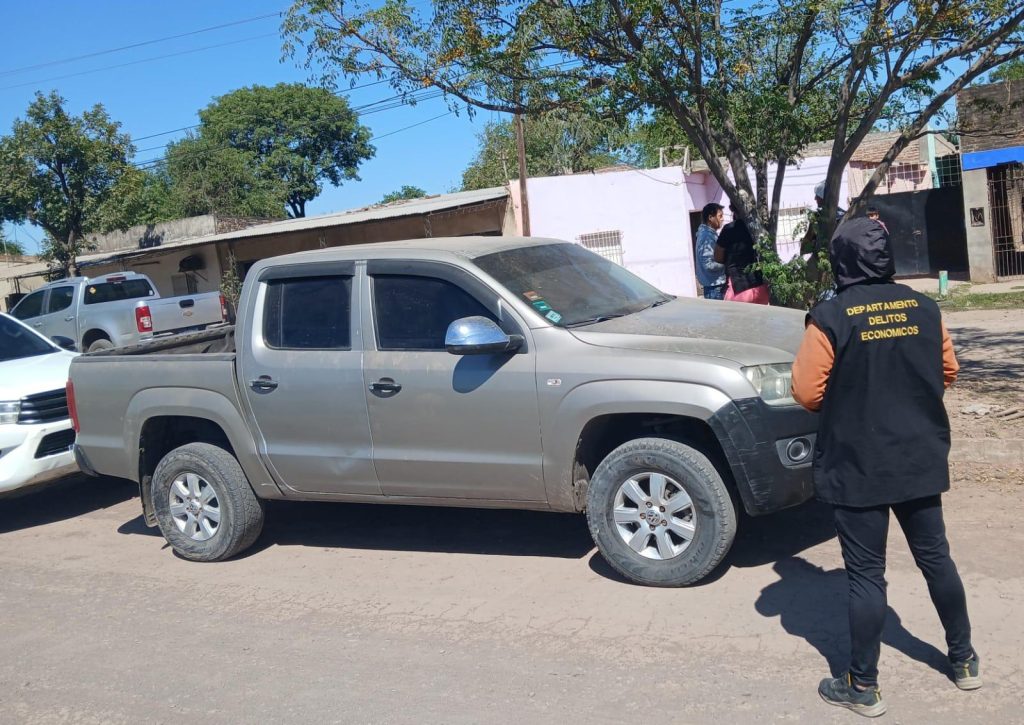Causa por presunto lavado de activos: secuestran camioneta a conocido líder piquetero en la zona sur de Resistencia