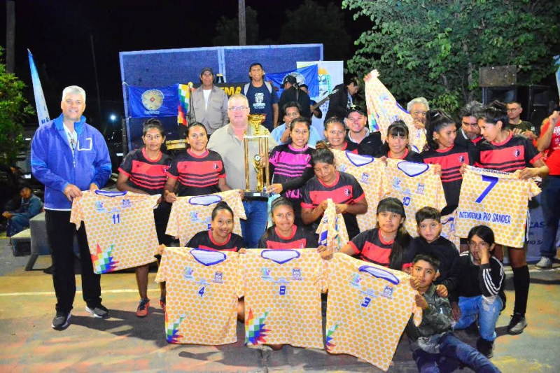 Con una jornada deportiva, Castelli conmemoró el Día de los Pueblos Originarios Con una jornada deportiva, Castelli conmemoró el Día de los Pueblos Originarios