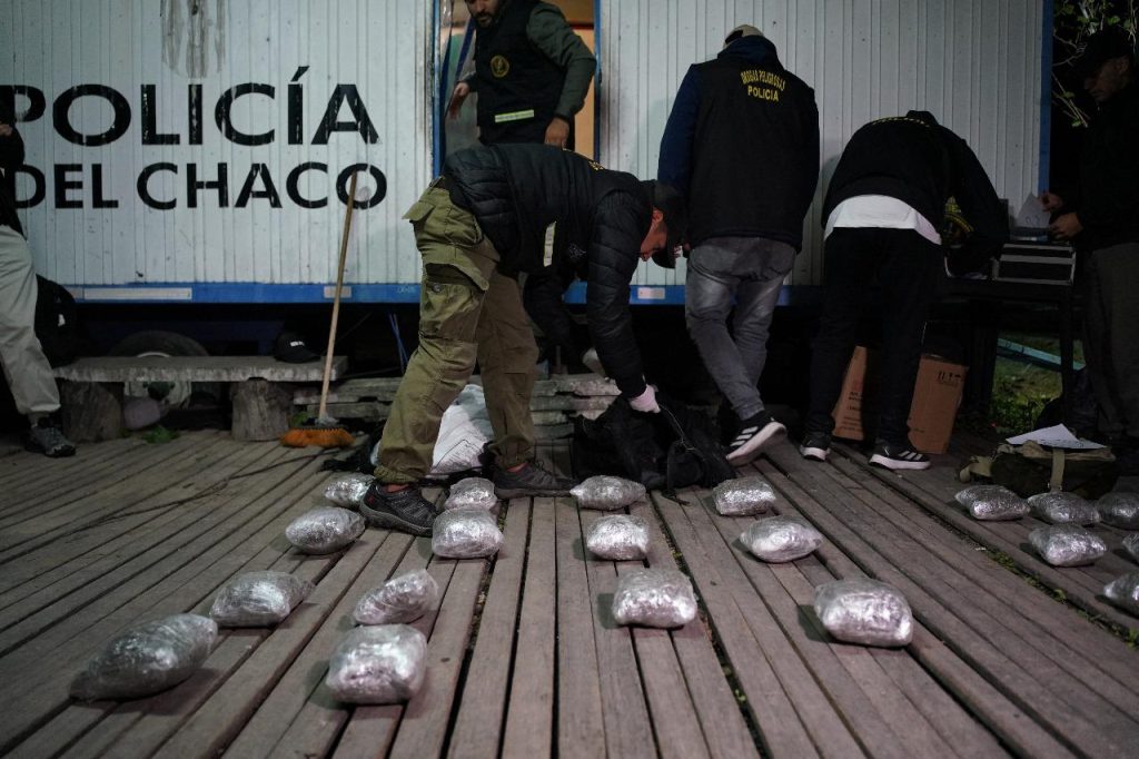 En operativo conjunto sobre Ruta 11, detuvieron a cuatro personas y secuestraron más de 22 kilos de marihuana