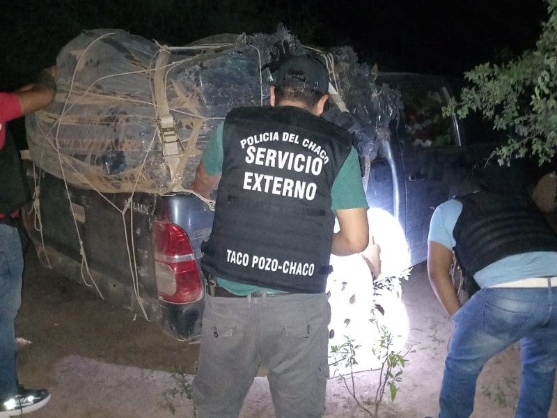 Agentes secuestran camioneta que transportaba gran cargamento de hojas de coca Agentes secuestran camioneta que transportaba gran cargamento de hojas de coca